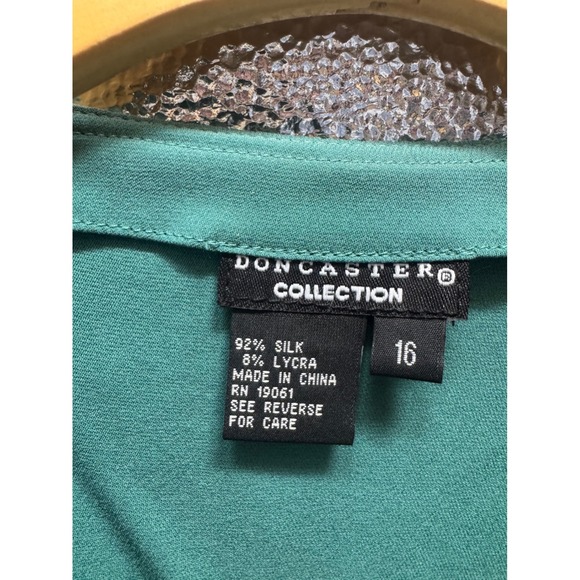 Doncaster Collection Silk Blend Ruffle Collar Sleeveless Blouse Jade Green Sz 16 - Picture 2 of 4